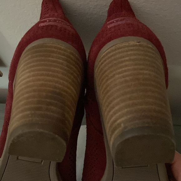 EUC TOMS “Majorca” Peep Toe Perforated Burgundy Wine Suede Ankle Booties Sz 7.5 - Picture 12 of 17